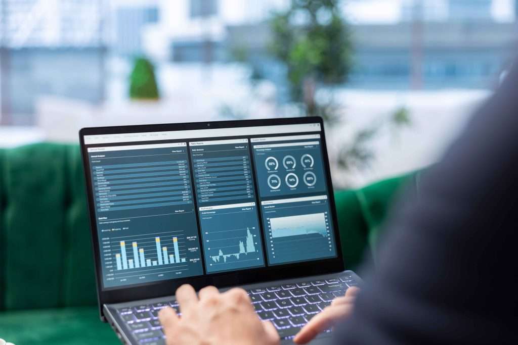 Ilustrasi dashboard IT monitoring