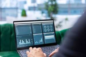 Ilustrasi dashboard IT monitoring